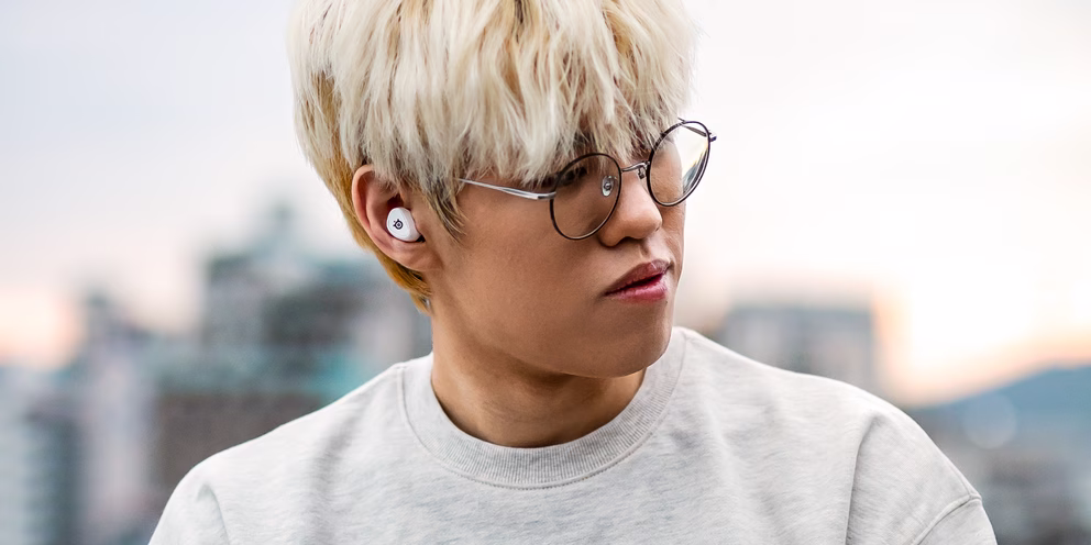 Steelseries Arctis GameBuds for PlayStation & PC, High-speed 2.4GHz wireless, Active Noise Cancellation, 100+ PS5 audio presets, 10-hour battery, White | 61682 thumbnail 3