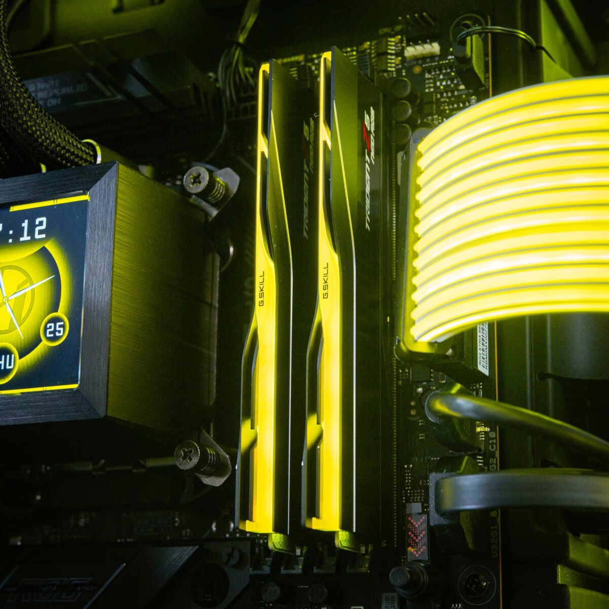 Lamborghini Edition Gaming PC, I9-14900K 14TH Gen, 4080 SUPER 16 GB, 64GB (2x32GB) 6400MHz, 2 TB NVMe, AIO 360mm Cooler, 1250W  thumbnail 5