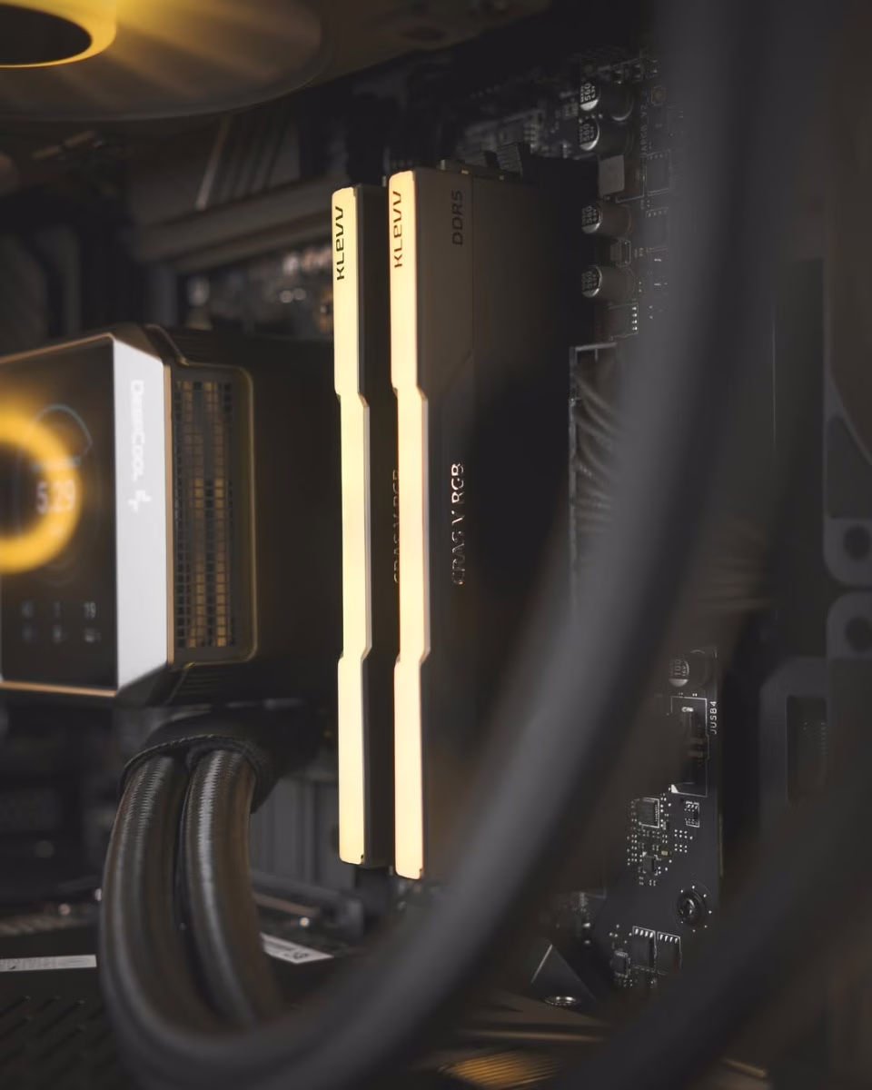 High-Performance Gaming PC: AMD Ryzen 7 9800X3D + ZOTAC RTX 5080 SOLID CORE 16GB GDDR7, 32GB DDR5 6000MHz RGB, 2TB NVMe SSD, 360mm LCD AIO, 1000W Gold PSU, WiFi 6E thumbnail 2
