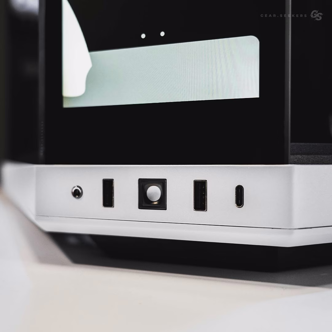 Gaming PC Built With Hyte Y70 Touch, Intel Core I9-14900K, ROG Strix GeForce RTX 4080 SUPER OC, 64GB ( 2x 32GB ) DDR5 6400MT/S, 4TB PCIe 4.0 NVMe, AIO Liquid CPU Cooler, 1200W Platinum WiFi+BT thumbnail 2